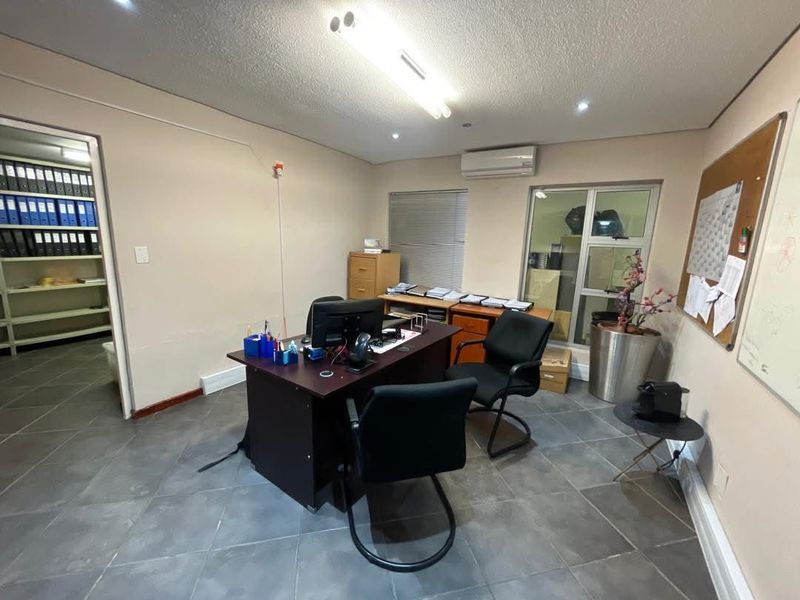 Office Building in Windhoek West - Photo 5