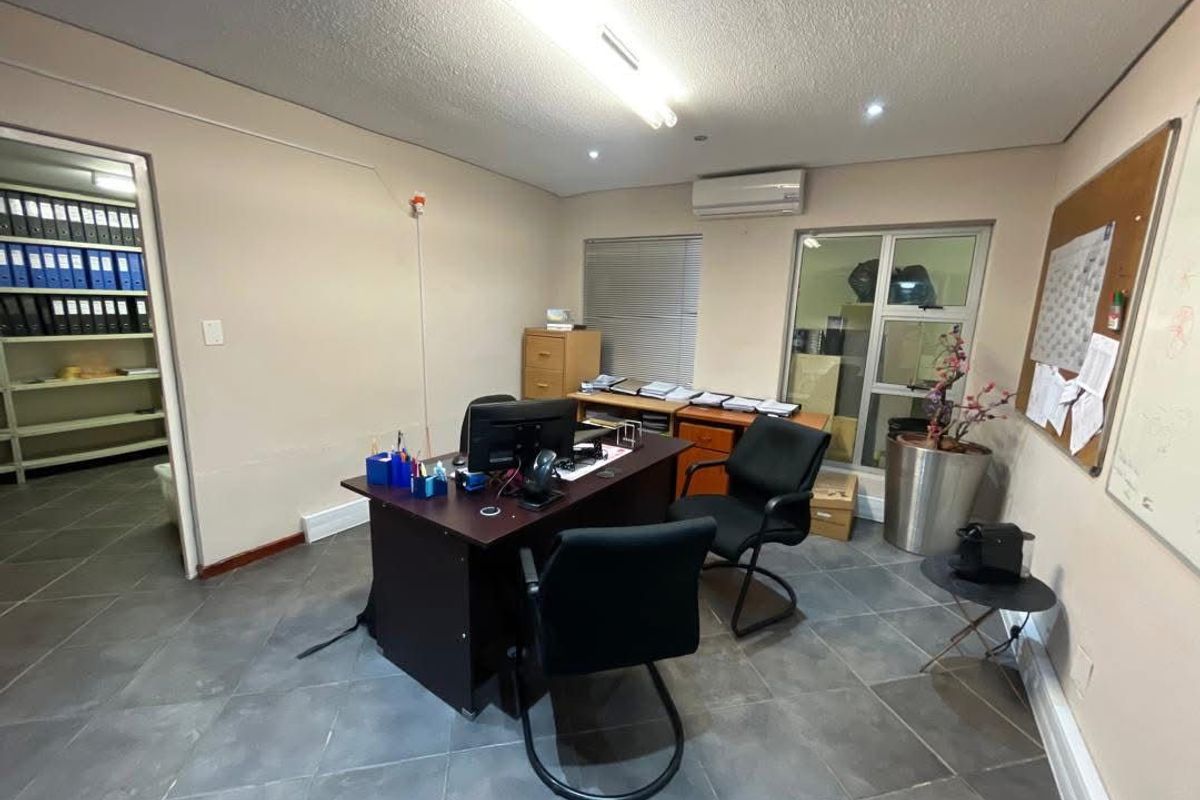 Office Building in Windhoek West - Photo 5