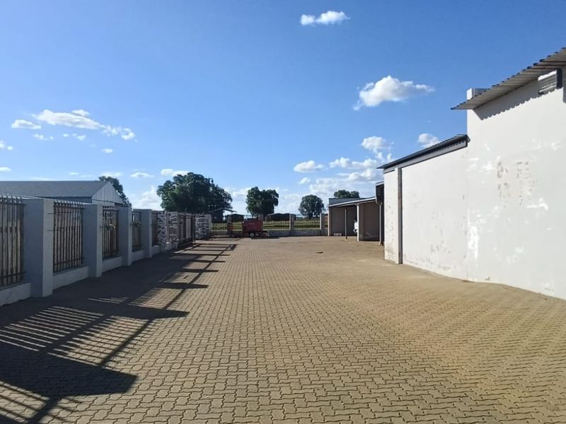 Edable land. Broiler Cage for 19000 chickens fully computeries.Totally off grid. - Photo 7