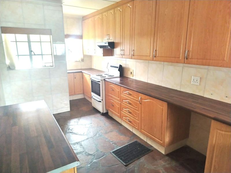 A Rare Find in South Crest! - Photo 7