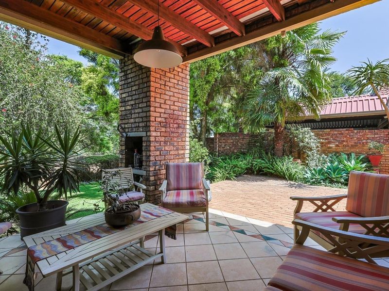 This beautiful family dream home offers space, flow, and comfort in perfect harmony. Designed for easy living and unforgettable entertaining. - Photo 4