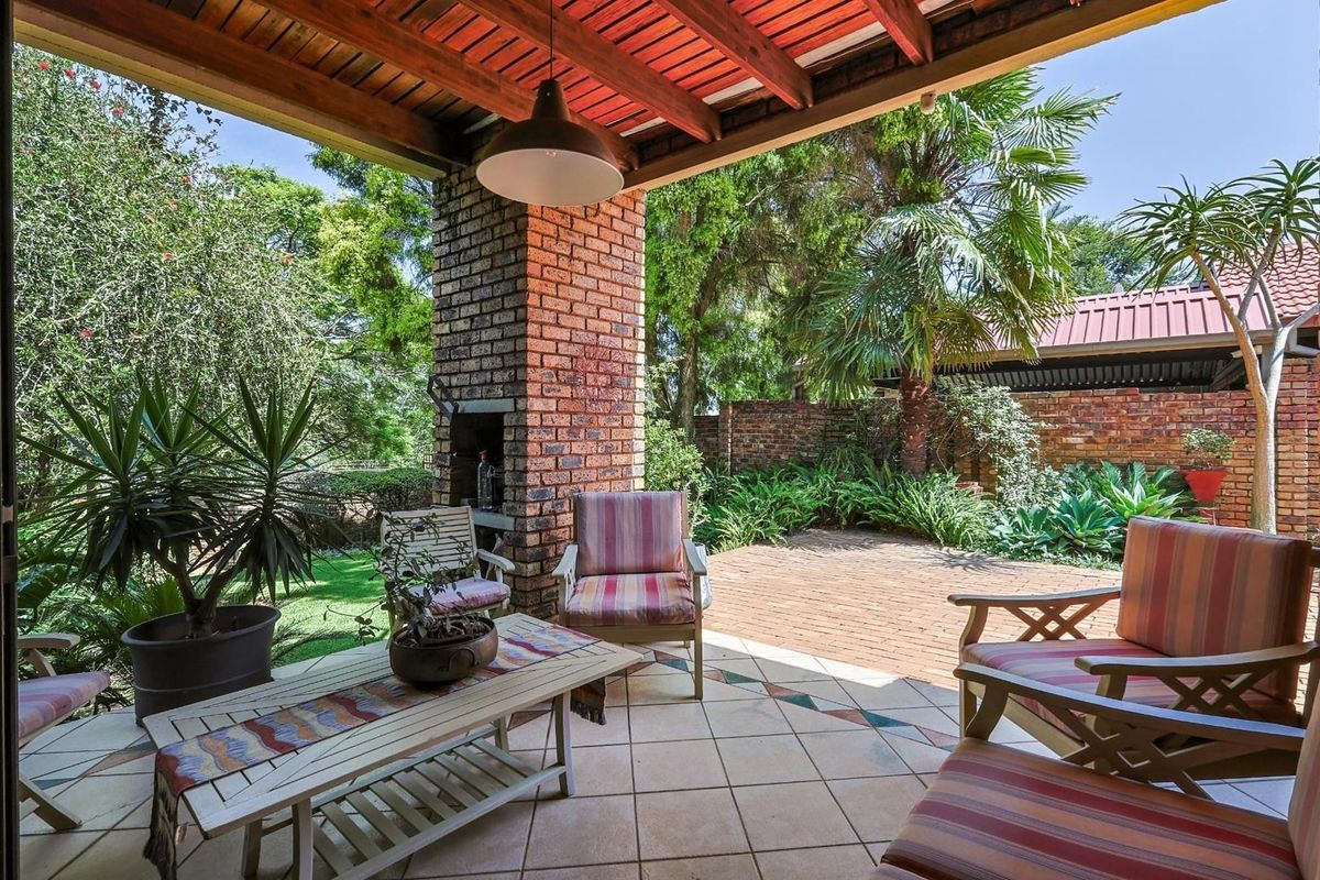 This beautiful family dream home offers space, flow, and comfort in perfect harmony. Designed for easy living and unforgettable entertaining. - Photo 4