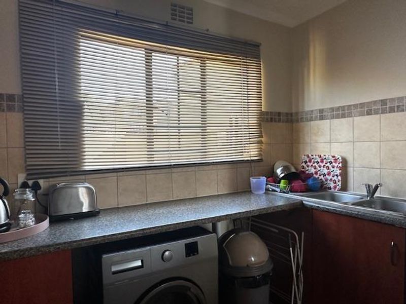 Townhouse in Hillside: Your Dream Home Awaits! - Photo 3