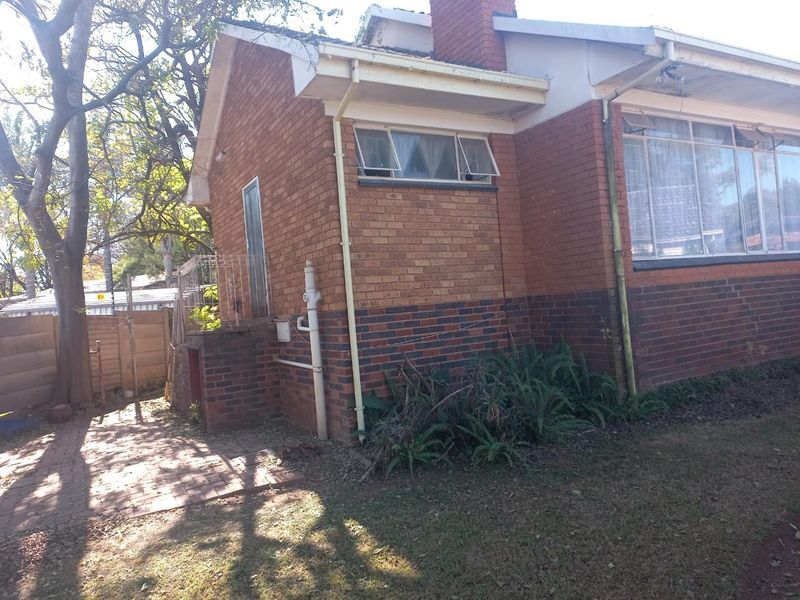 HOUSE WITH MULTIPLE OPPORTUNITIES FOR SALE!! - Photo 8