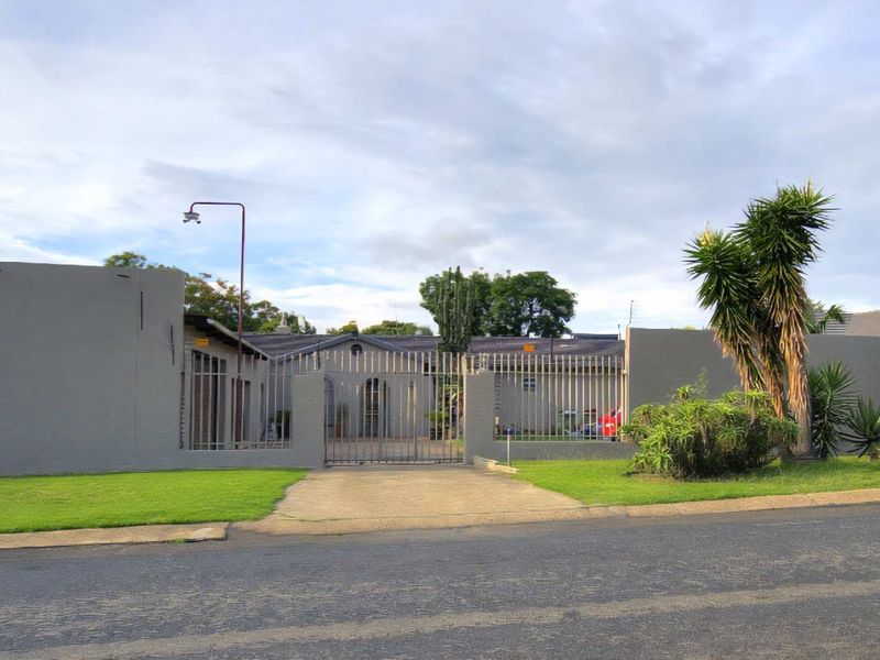 Massive Family home plus Flatlet! - Photo 8