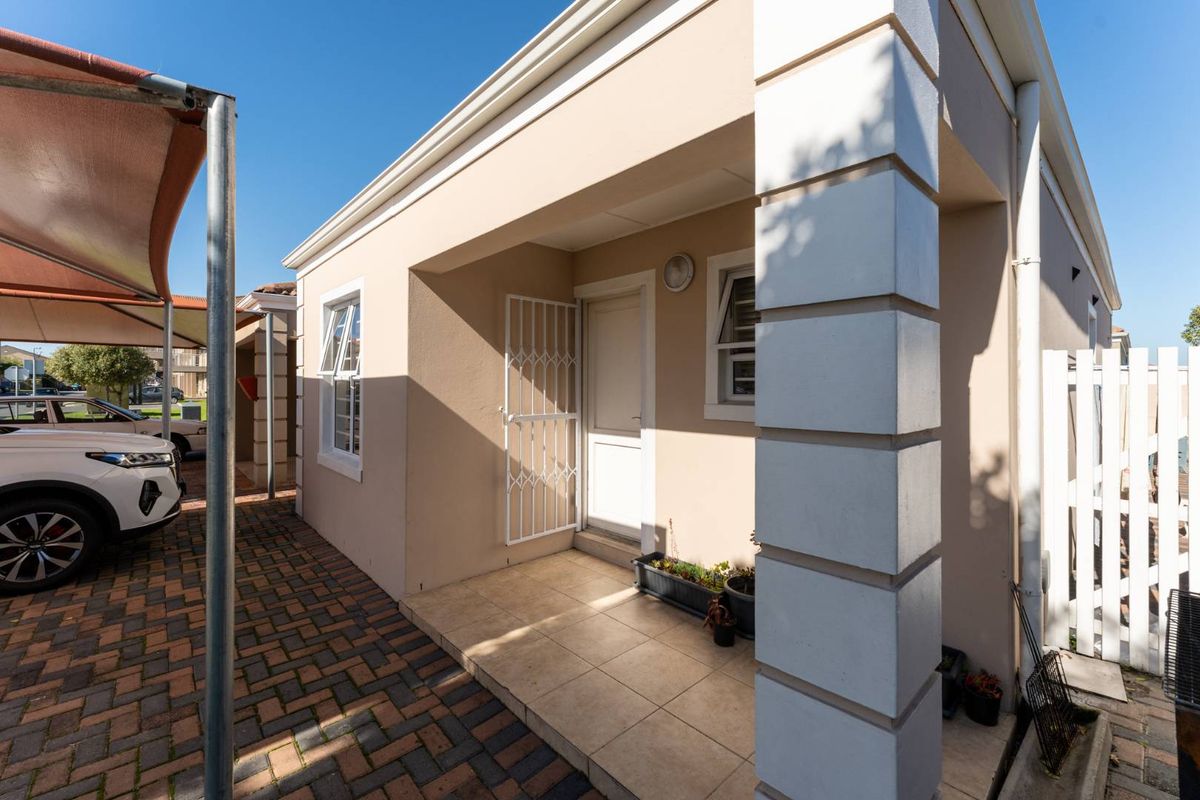 Charming 2-Bedroom Home with Mountain Views in Secure Estatev - Photo 3