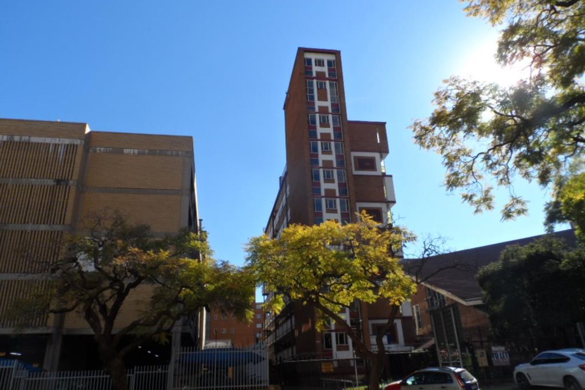 BACHELOR FLAT TO RENT IN ARCADIA - Photo 2