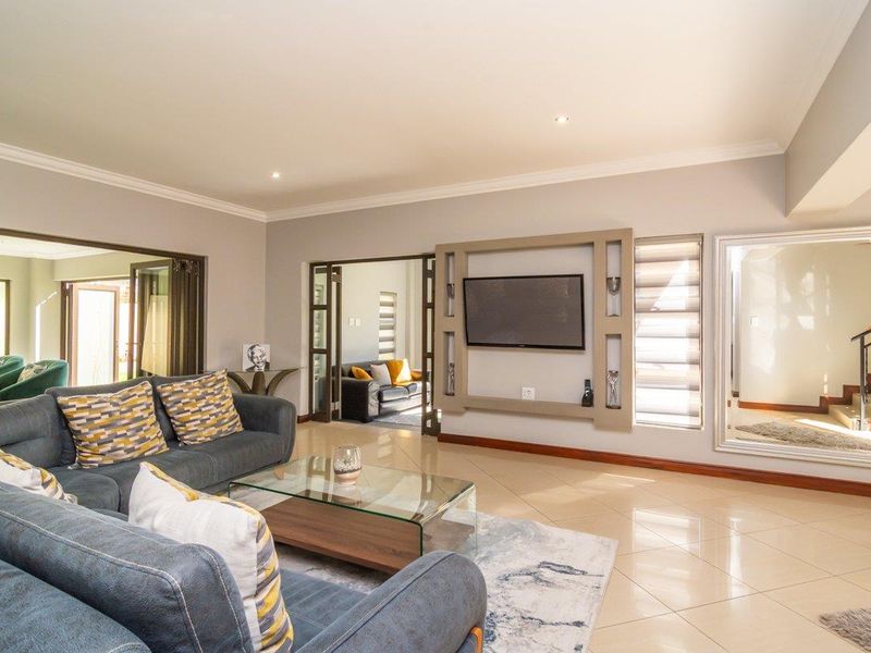 Family Home for Rent - Photo 7