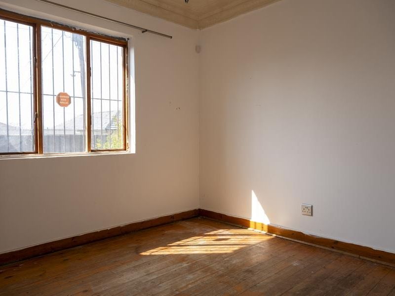 CHARMING 3-BEDROOM HOME IN KENSINGTON - Photo 4