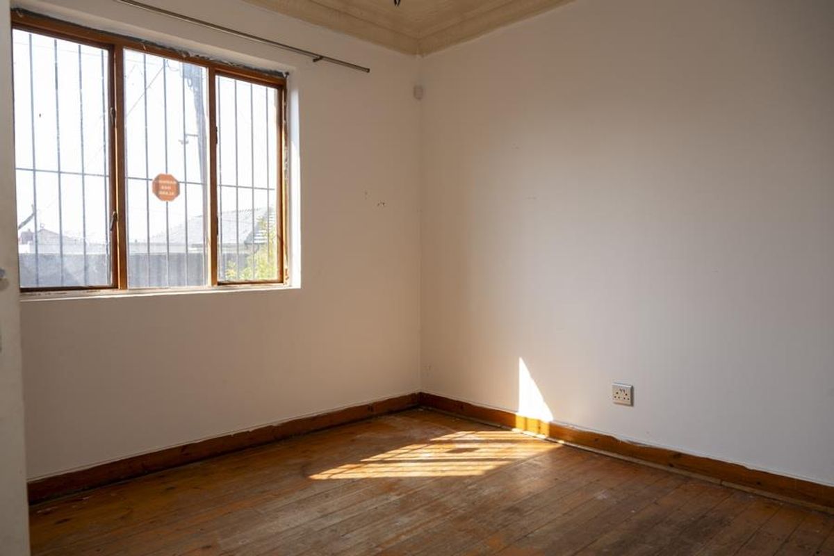 CHARMING 3-BEDROOM HOME IN KENSINGTON - Photo 4