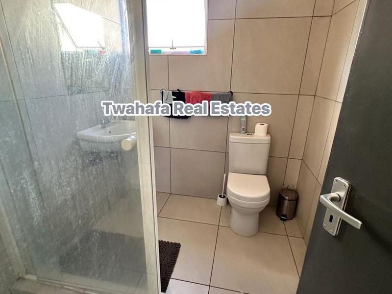 Spaciouse Townhouse - Photo 8