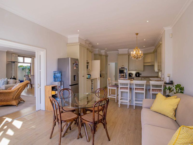 Beautifully Appointed 4 Bedroom Family Home - Photo 4