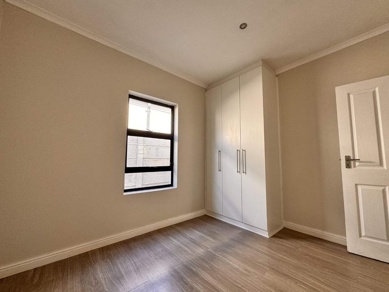 Modern Three-Bedroom Home in Parklands North - Photo 8