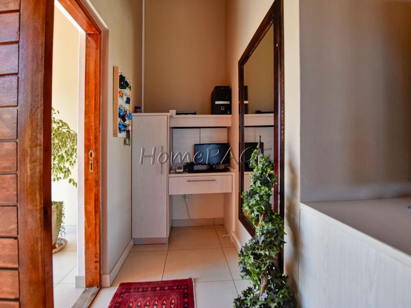 Mile 4 Ext 1, Swakopmund:  9 Bedr Versatile Property is for Sale - Photo 5