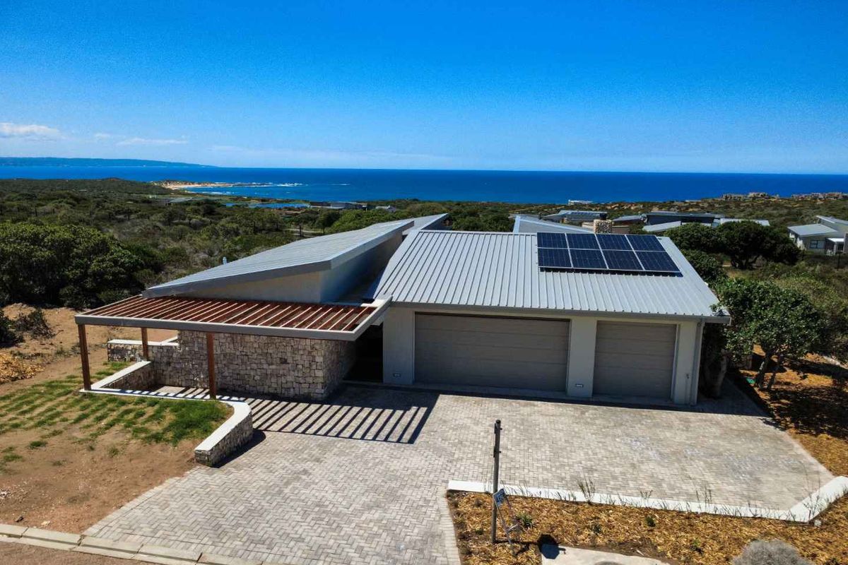 An architectural masterpiece - Skulpiesbaai Estate. - Photo 2