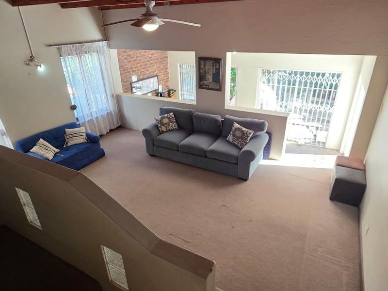 A Hidden Gem of Space, Character &amp; Tropical Charm Situated in Ocean view area - Photo 4