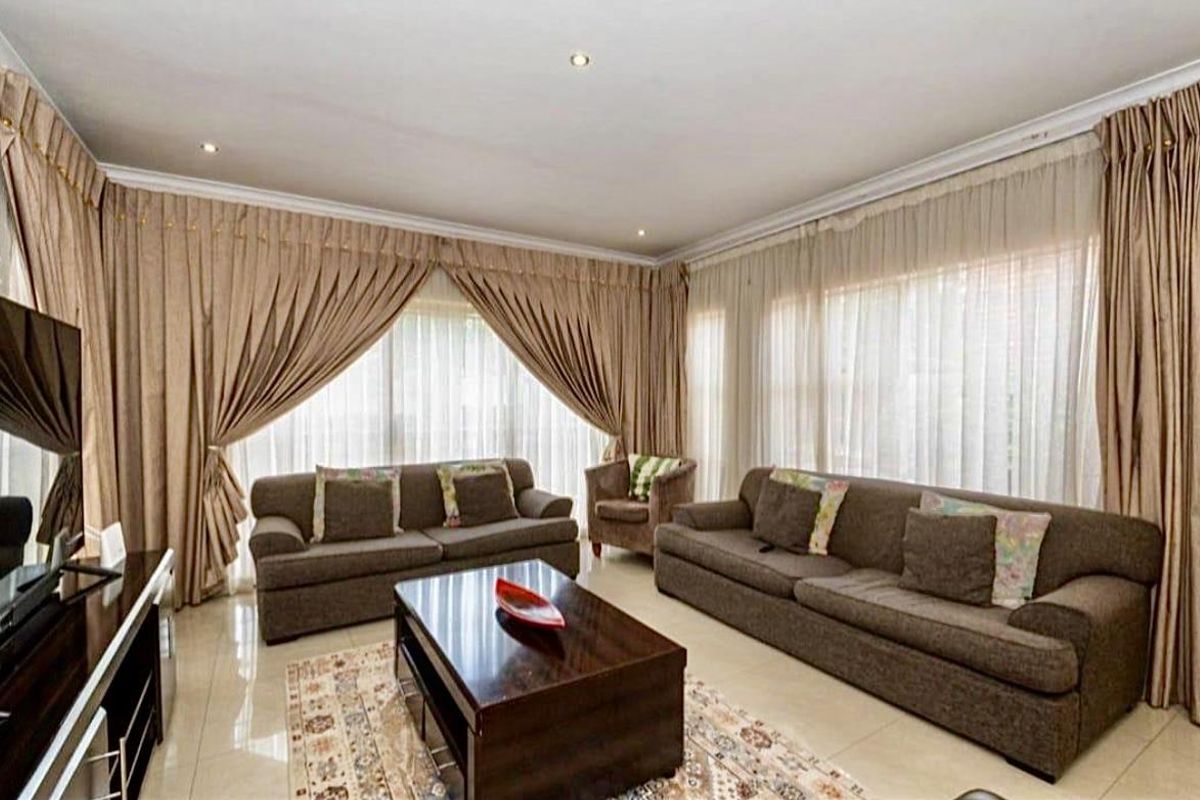 4-Bedroom House with Pool and Garden – Ideal Family Home - Photo 2