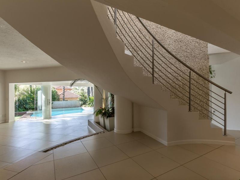 MODERN CONTEMPORARY HOME WITH COTTAGE - Photo 3