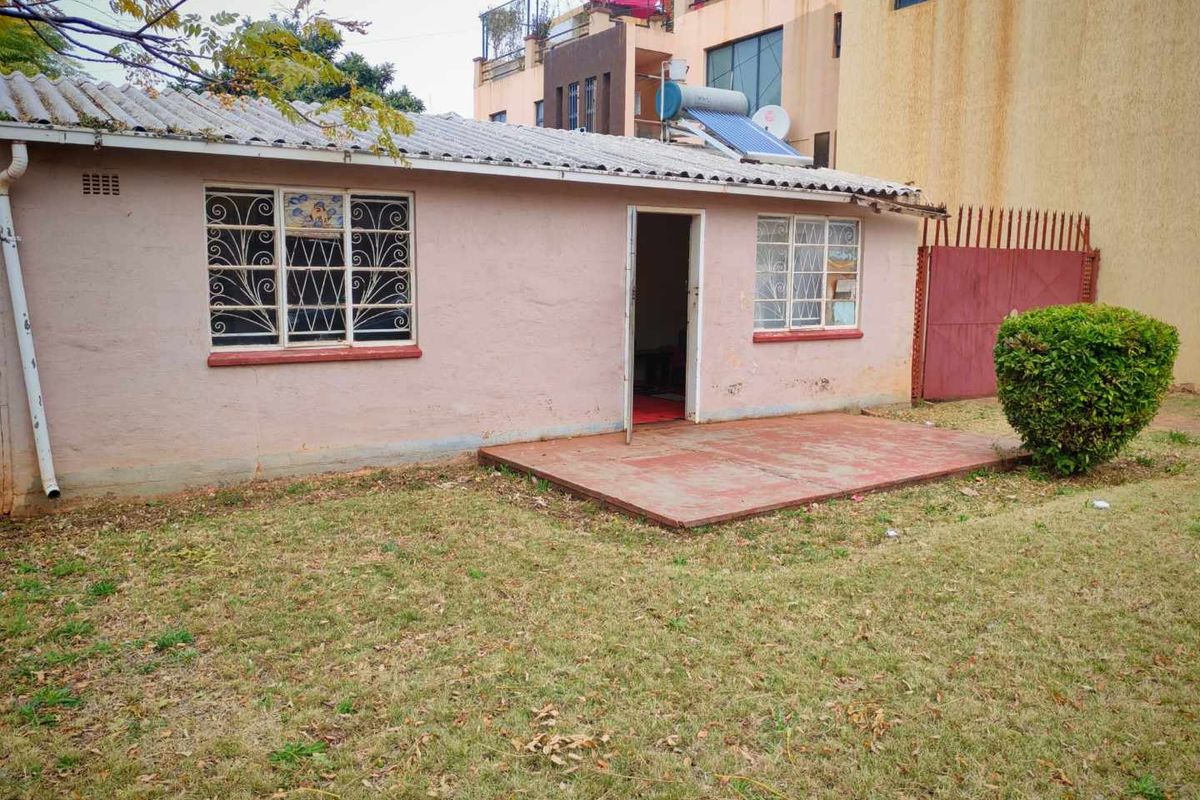 Your Perfect Renovation Project Near School & Shopping! - Photo 2