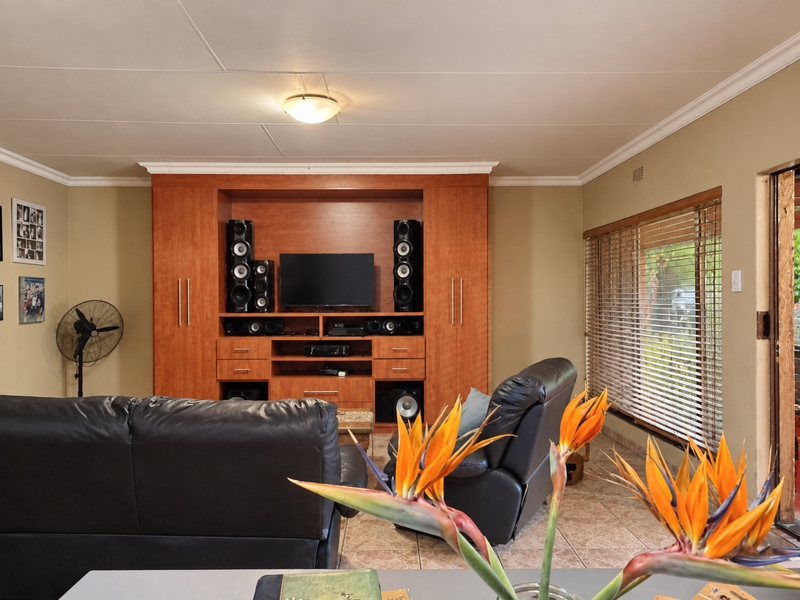 Spacious Family Home with 2-Bedroom Flatlet & Income Potential - Photo 2