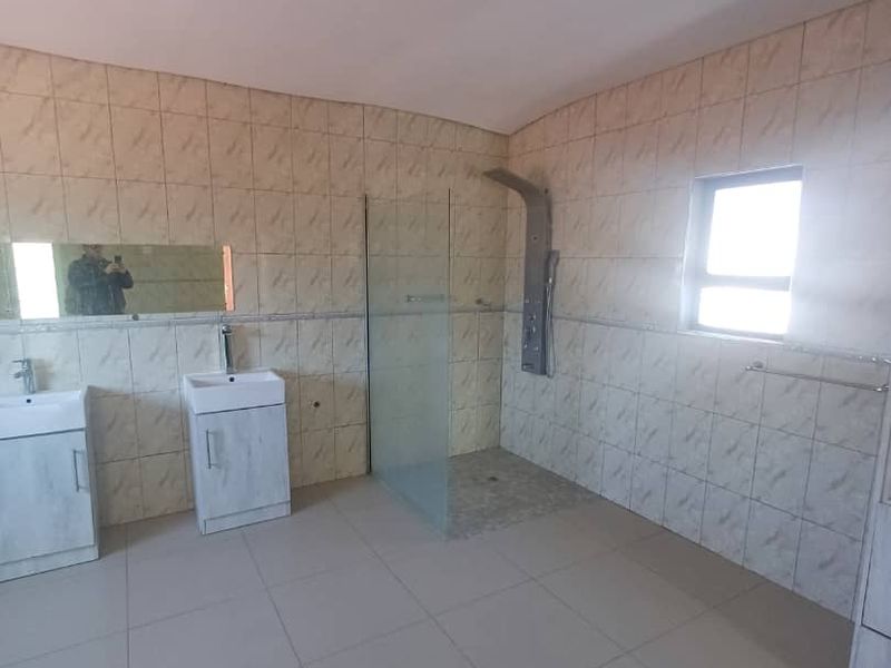 Eros Park - House for sale - Photo 2