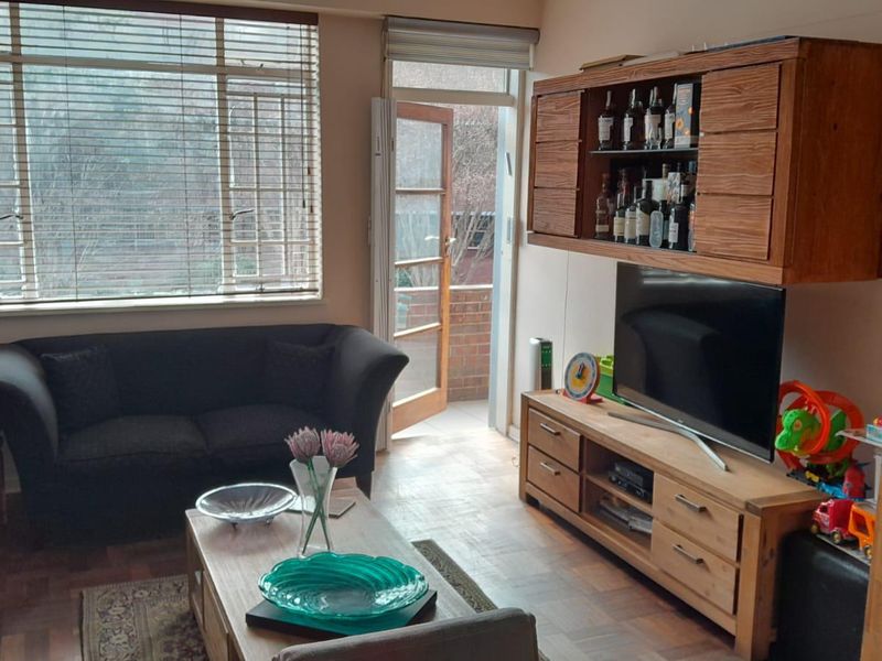 2-Bed Ground Floor Gem with Balcony & 24-Hour Security - Photo 6