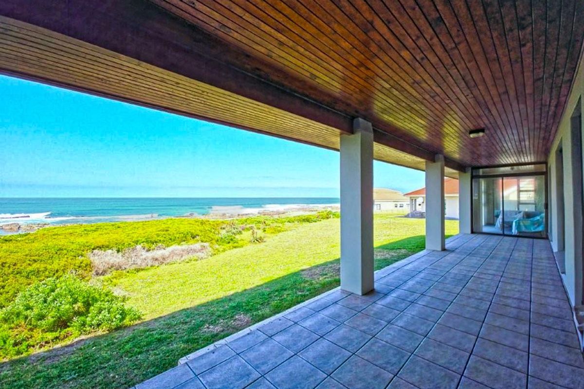 Beachfront bliss - Unmatched beachfront living awaits! - Photo 2