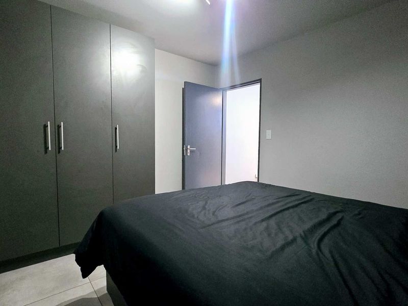 Modern One Bedroom Apartment in a Secure Lifestyle Complex - Photo 8