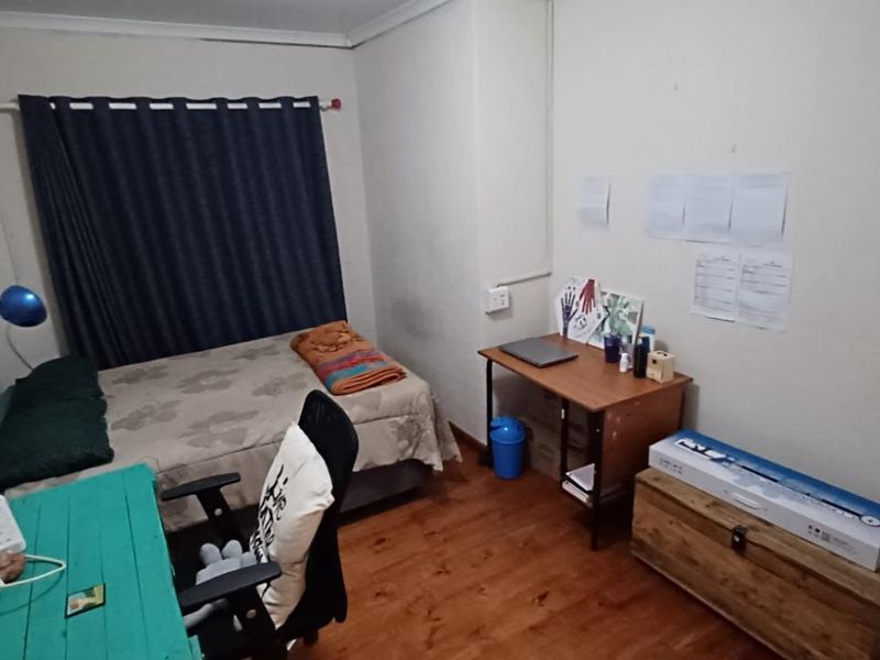 CLUBVIEW - 2 BEDROOMS - 2 BATHROOMS - LOCK-UP GARAGE - Photo 6