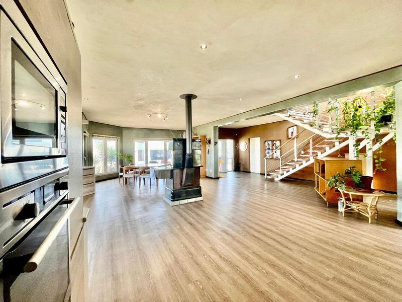 House with Flat for Sale, Kramersdorf, Swakopmund - Photo 7