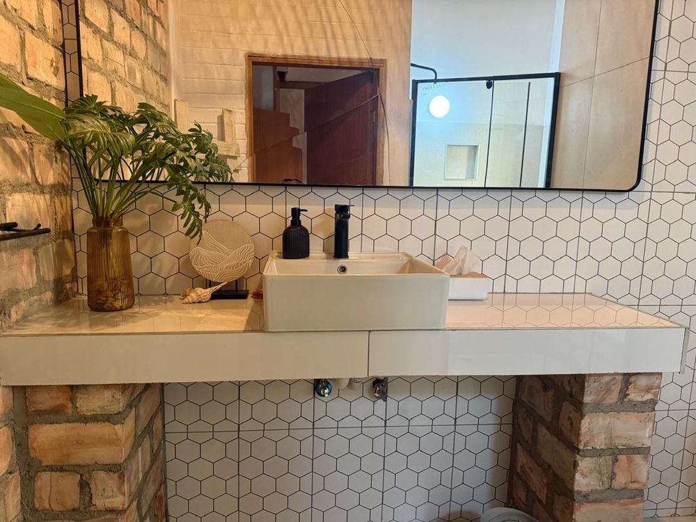 Bedroom 1 en-suit bathroom