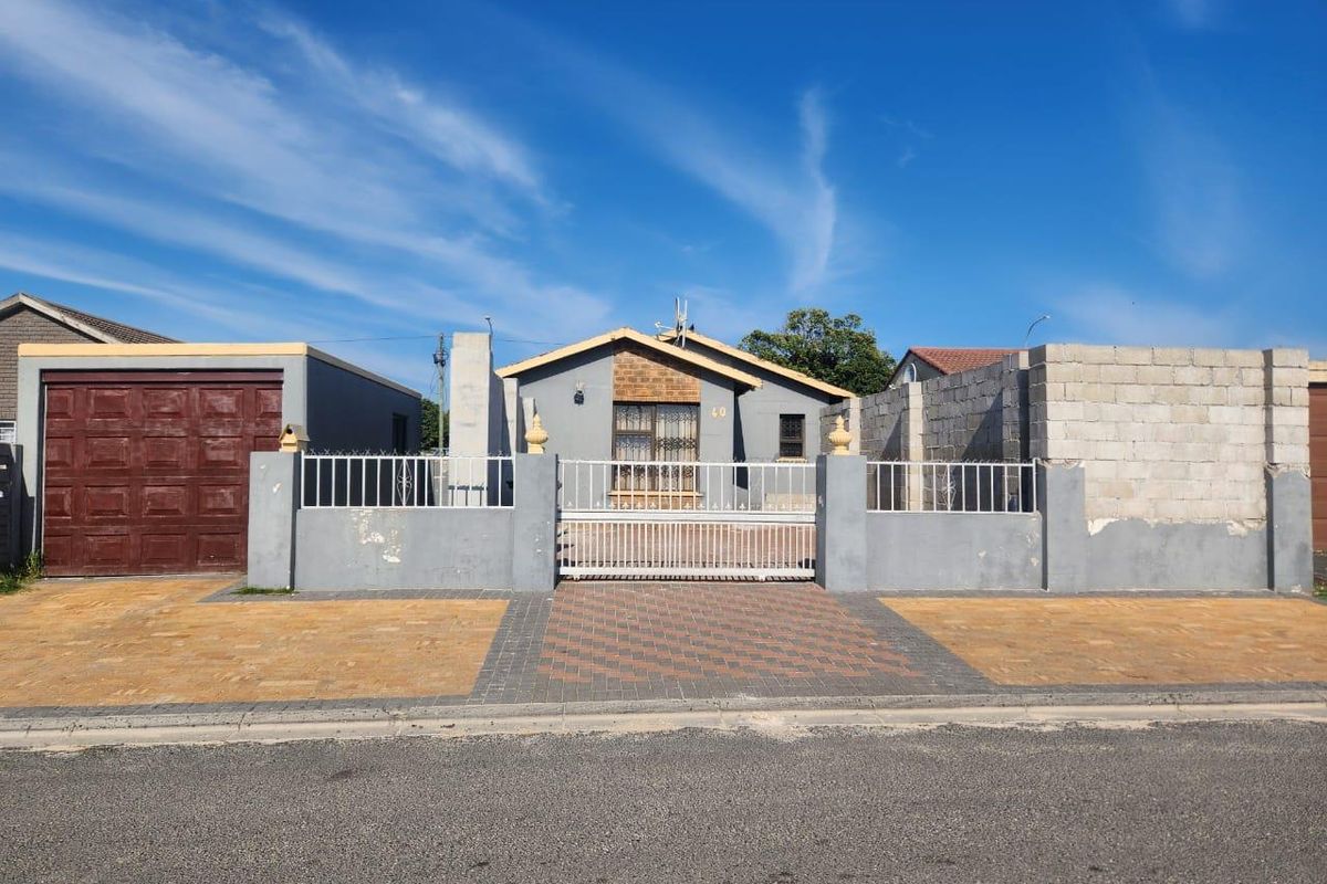 Spacious Home on Spine Road: Live & Work Possibilities! - Photo 3