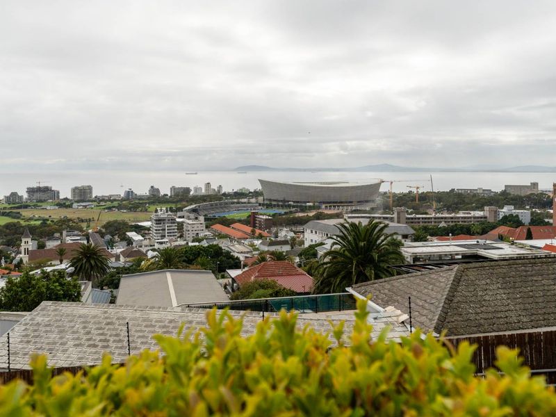 An Exceptional Green Point Residence with Rare Redevelopment Potential - Photo 2