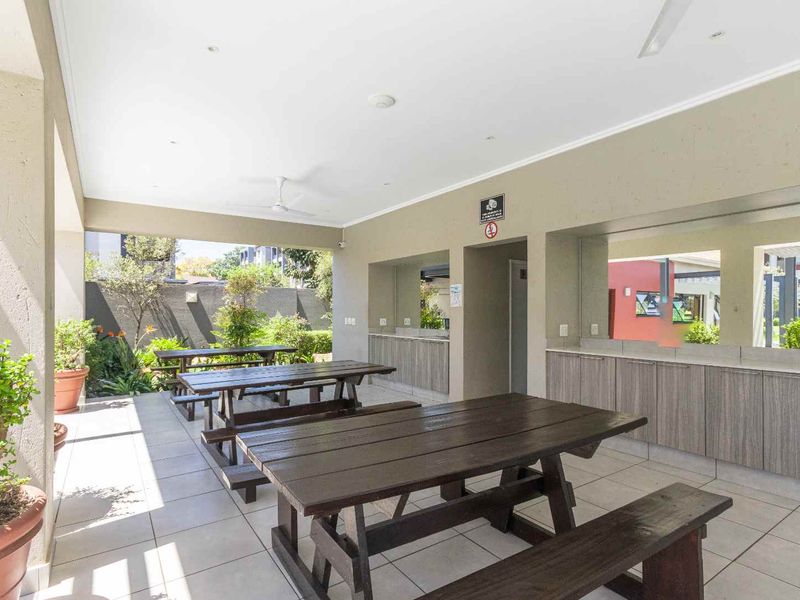 Stunning 1 Bedroom Apartment - Photo 10