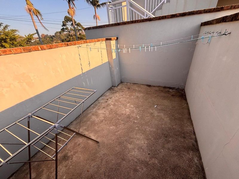 2 Bedroom Townhouse for Rent in Kloof - Photo 10