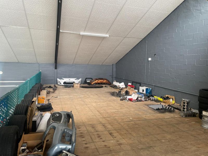 Corner Warehouse with Excellent Exposure – Bark & Celie Road, Retreat | 366m2 - Photo 8