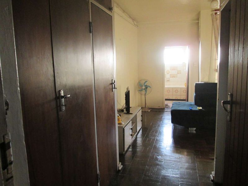 A VERY NEAT AND CLEAN BEAUTIFUL BACHELOR FLAT FOR SALE IN PRETORIA  CENTRAL - Photo 6