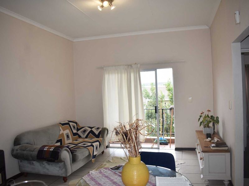 Well positioned apartment in sought after complex! - Photo 4