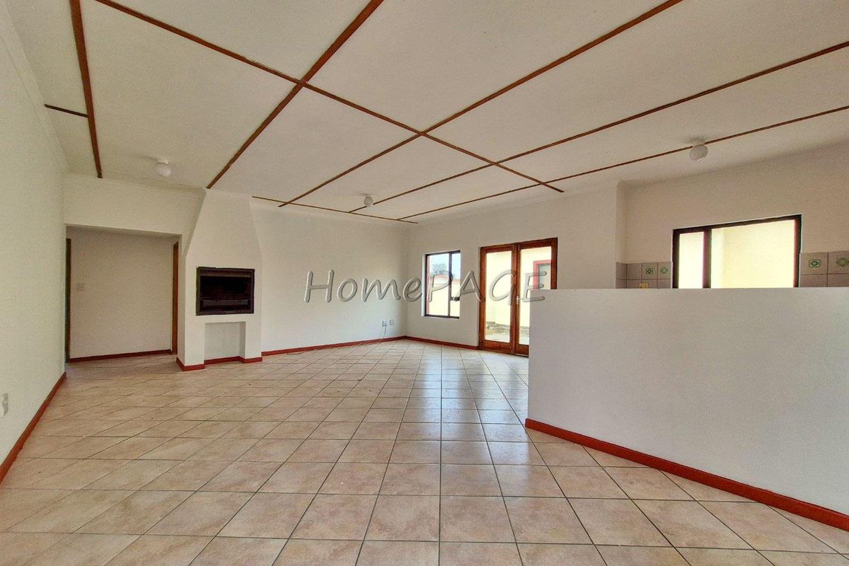 Meersig, Walvis Bay:  3 Bedr Home with 2 Bedr Flat is for Sale - Photo 3