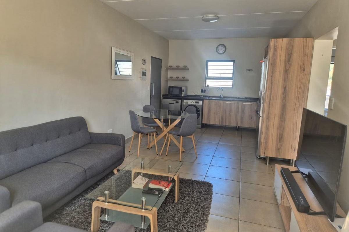 **Charming Two-Bedroom Apartment: Perfect for Investors or First-Time Homebuyers** - Photo 3