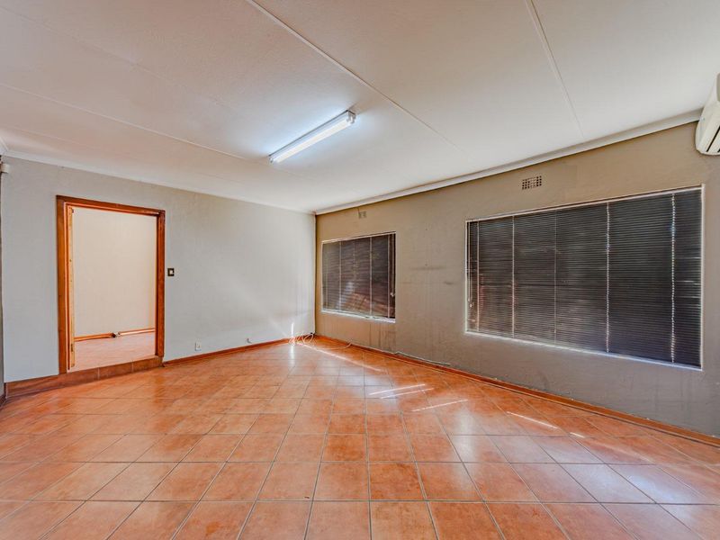 PRIME COMMERCIAL PROPERTY IN THE HEART OF RIVIERA - Photo 8
