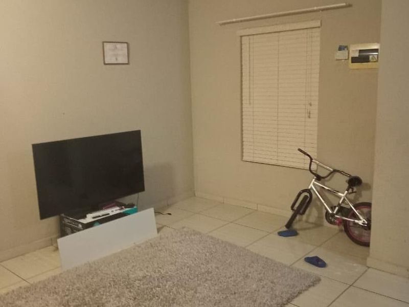 2 Bedroom House for Sale. - Photo 3