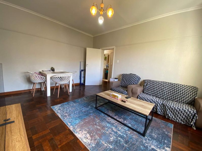 Good old fashioned Value. UCT students dream home. - Photo 6