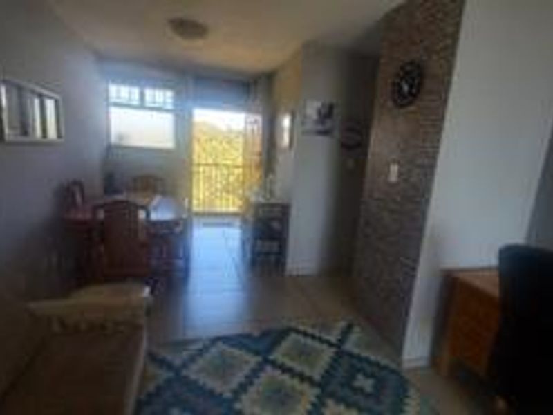 Beautiful  one bed with possibilities to move in and Stay! - Photo 3