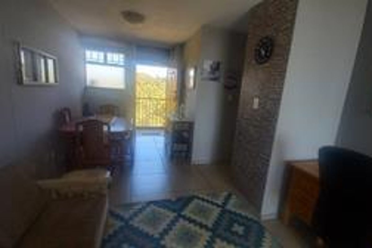 Beautiful  one bed with possibilities to move in and Stay! - Photo 3