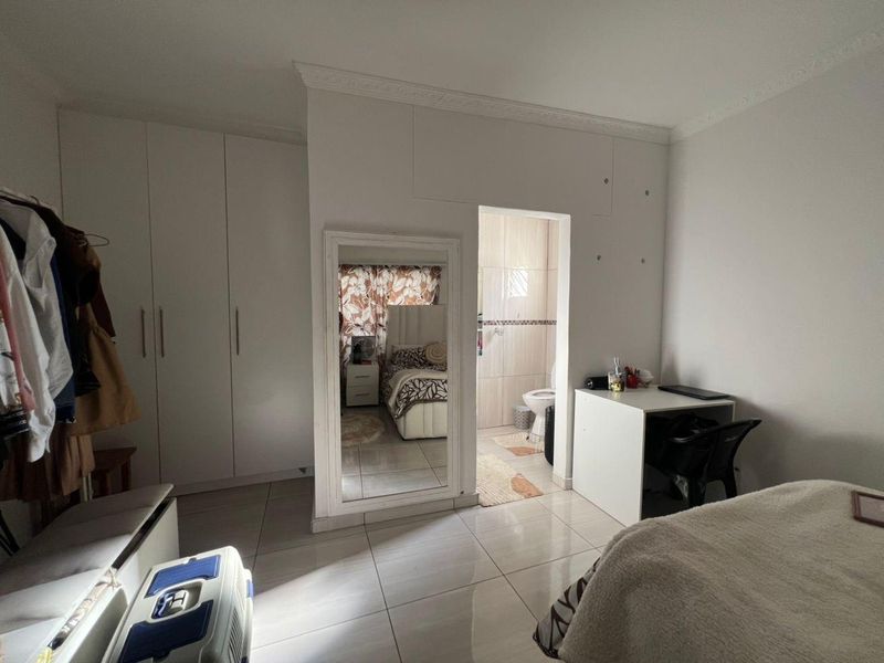 🏡 Luxury 4 Bedroom  House For Sale – Khomasdal 16 - Photo 9