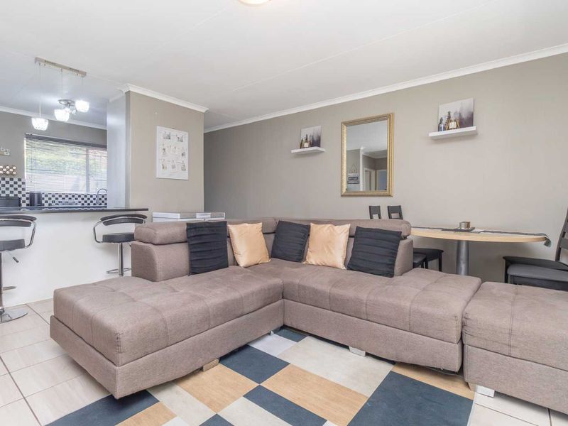 Modern 2-Bedroom Townhouse in Secure Appletree Lane, Northwold – Move-In Ready - Photo 5