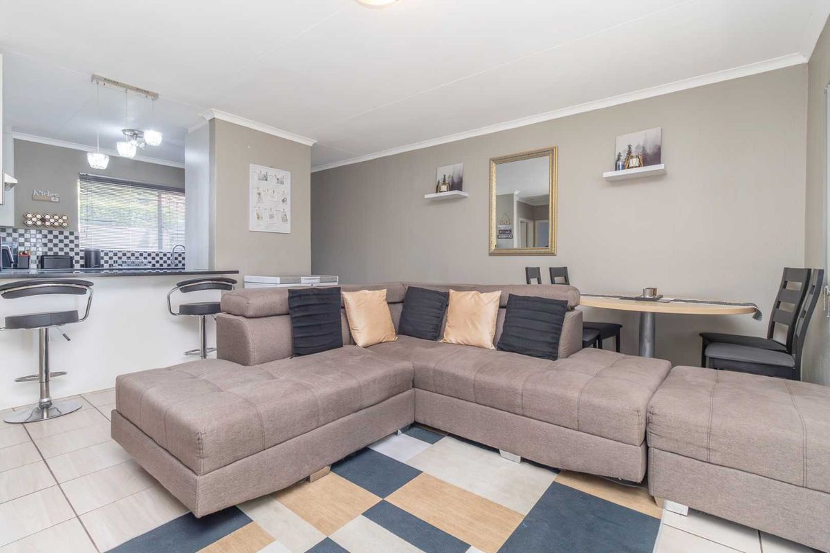 Modern 2-Bedroom Townhouse in Secure Appletree Lane, Northwold – Move-In Ready - Photo 5