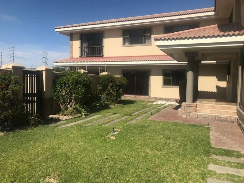 TO LET- FULLY FURNISHED 4 BEDROOM HOUSE IN VOGELSTRAND SWAKOPMUND, NAMIBIA - Photo 1