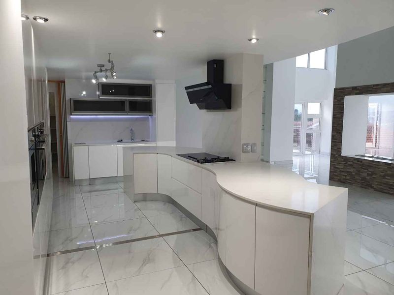 Hollywood Home in Bassonia - Photo 2